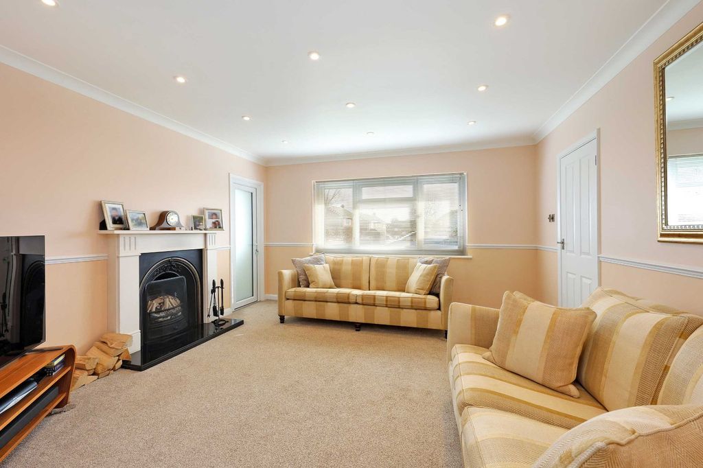 Property photo 2 of 21 Picture No. 67