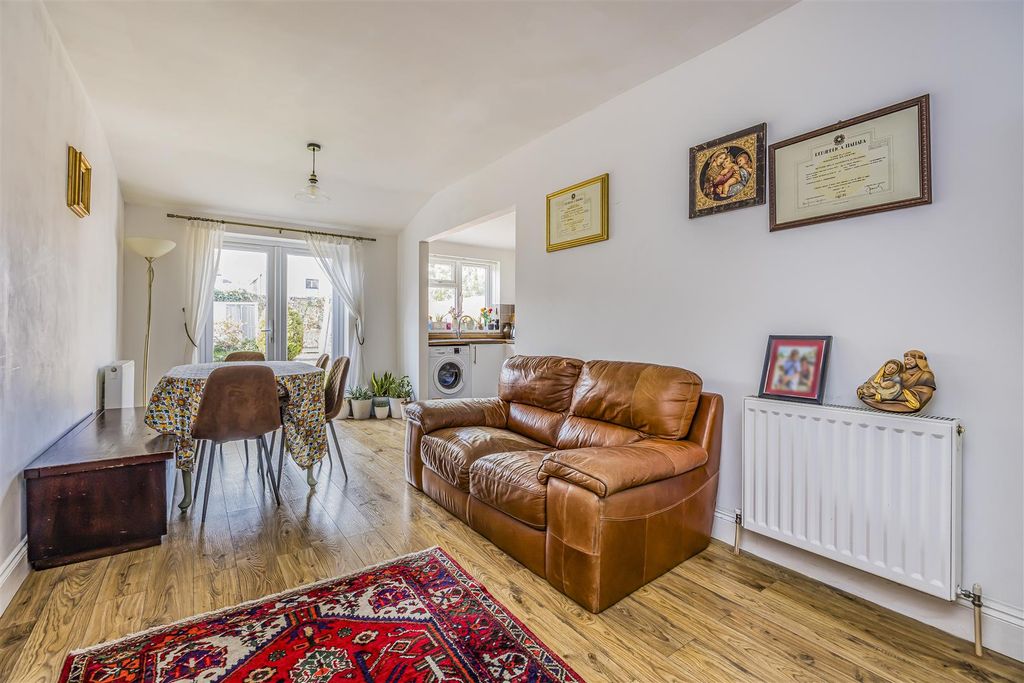 Property photo 2 of 19 109 Kensington Road, Portsmouth-Porticomarketing-S