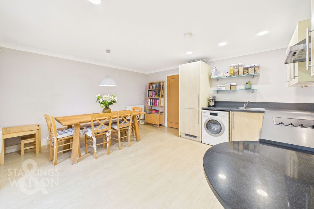 Property photo 2 of 22