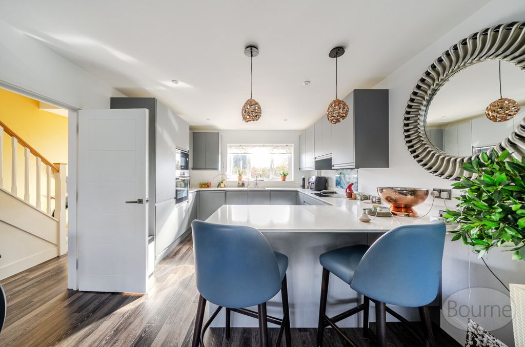 Property photo 3 of 13 3028014B-Ece1-402...