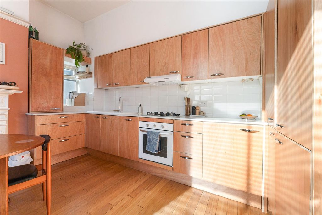 Property photo 3 of 31 +Amhurst Road, E8