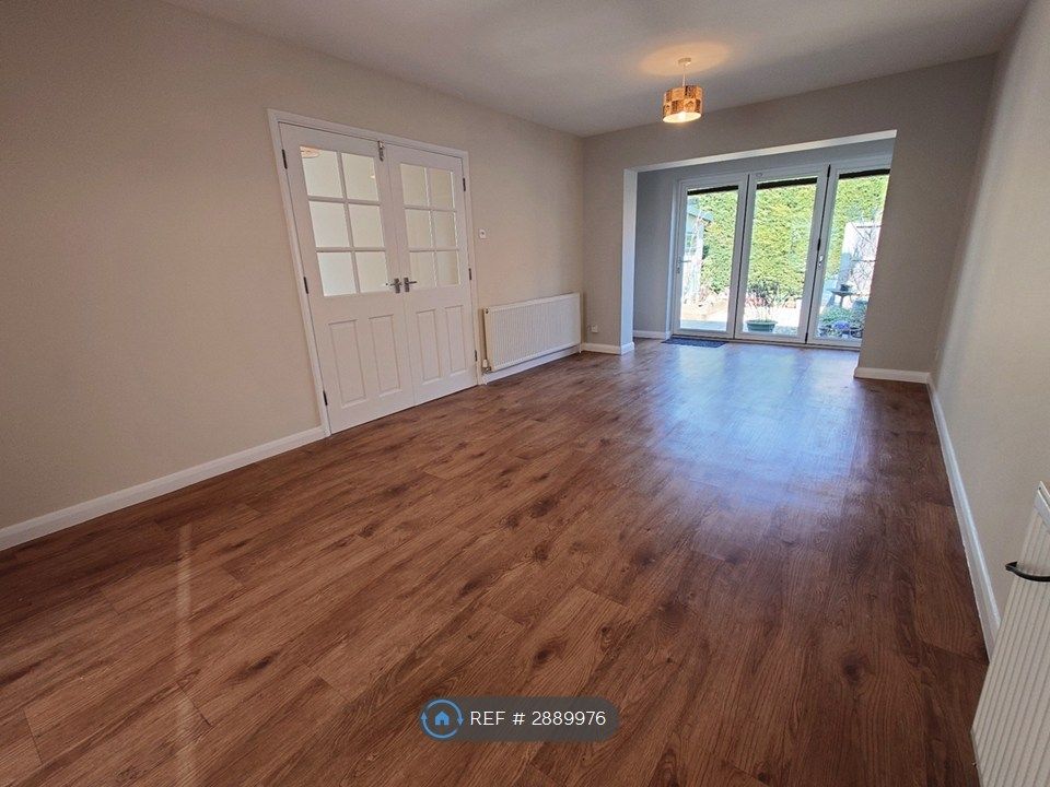 Property photo 2 of 11 Living Room