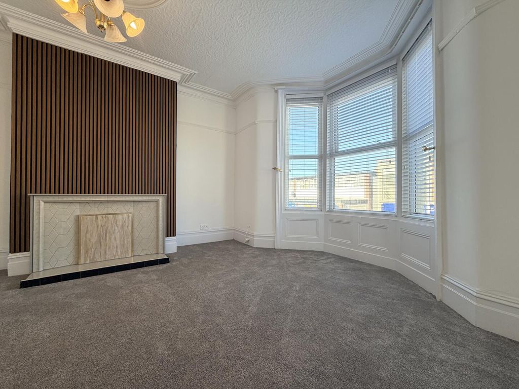Property photo 2 of 18 Living Room
