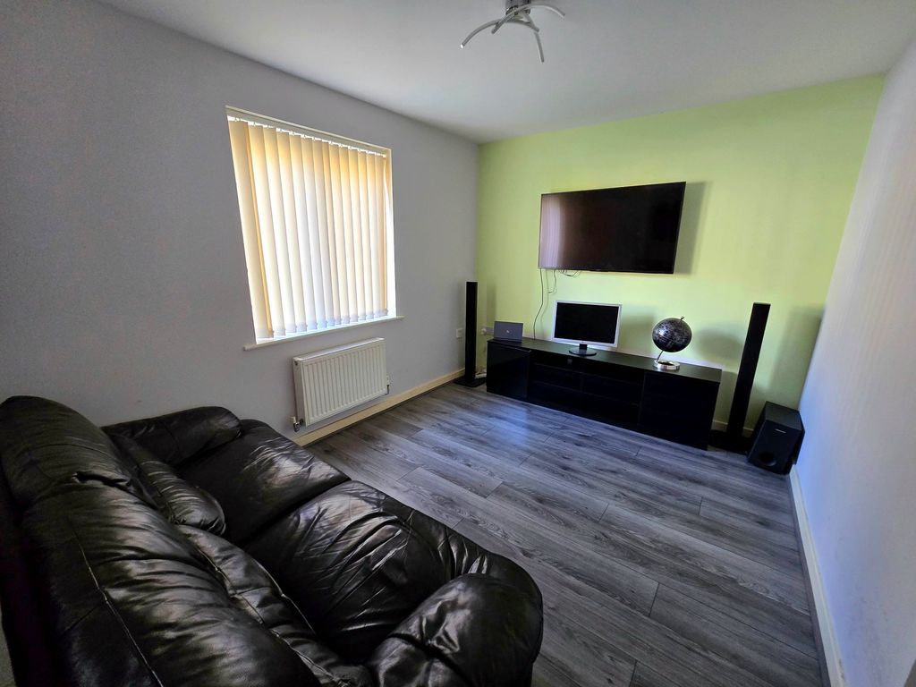 Property photo 2 of 19 Lounge
