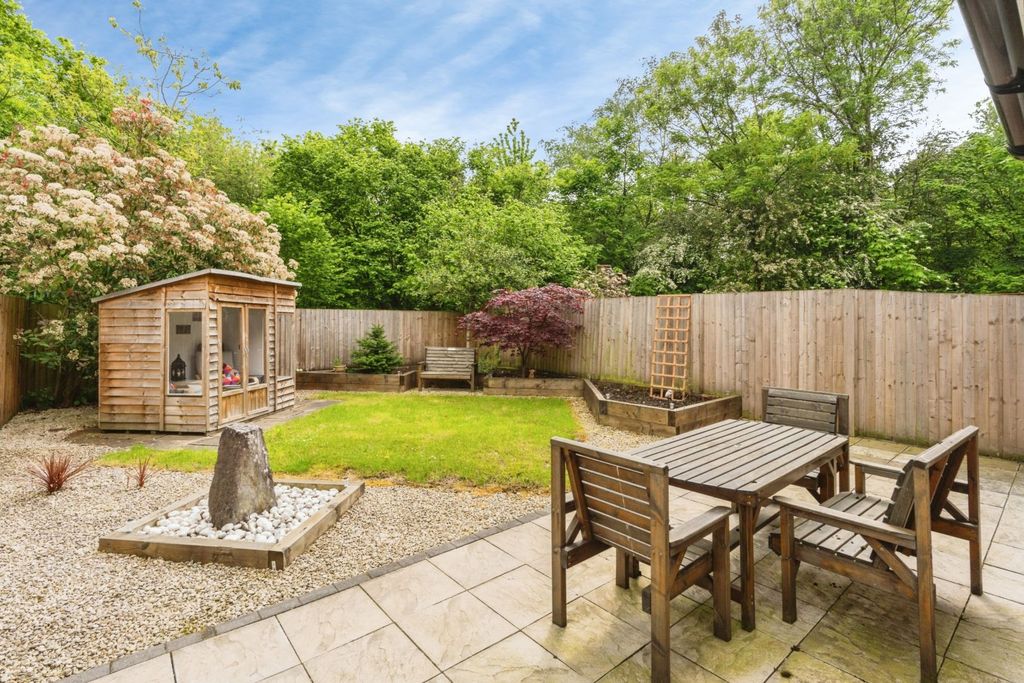 Property photo 2 of 28