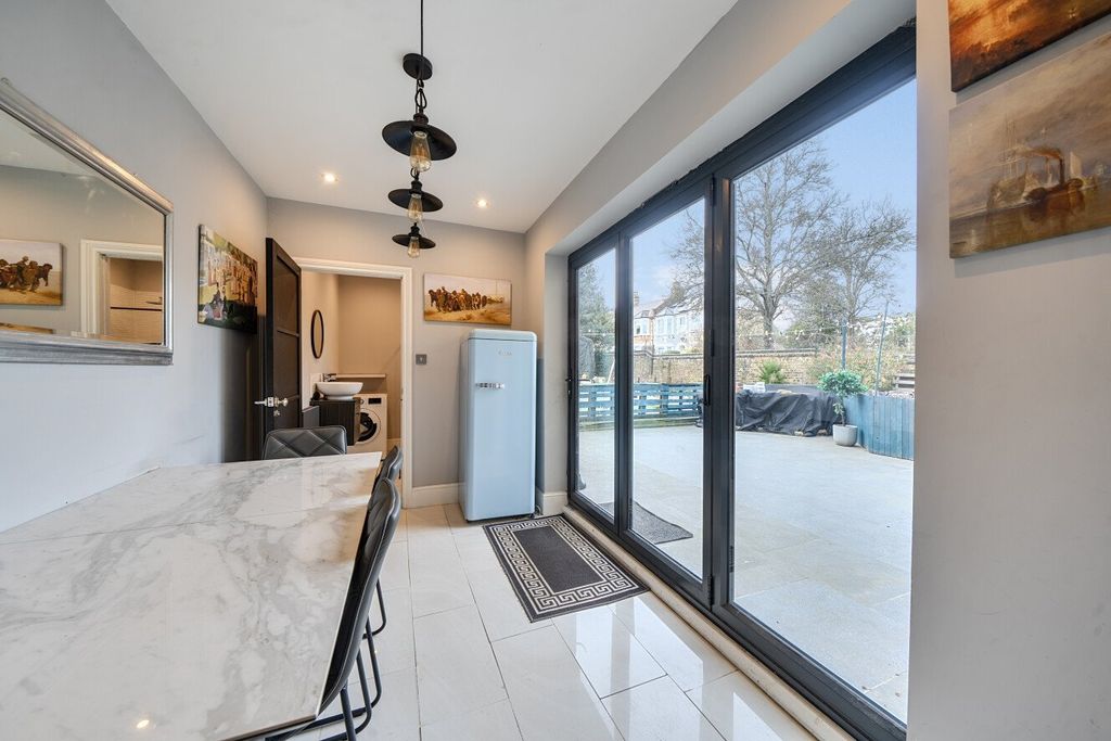 Property photo 2 of 19 Picture 2