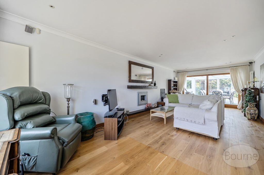 Property photo 3 of 19 95408996-3A83-4A3...