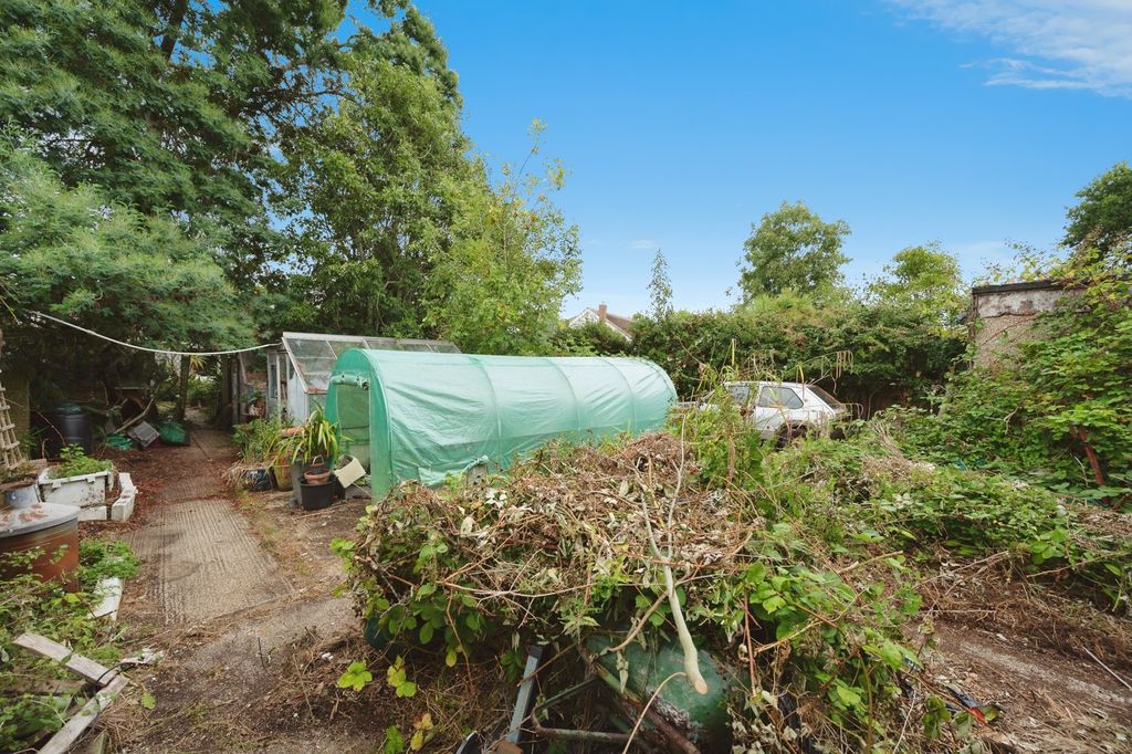 Property photo 3 of 17 Photo