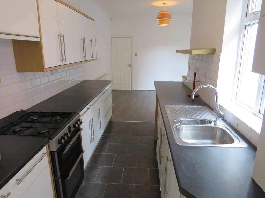 Property photo 2 of 14 Kitchen