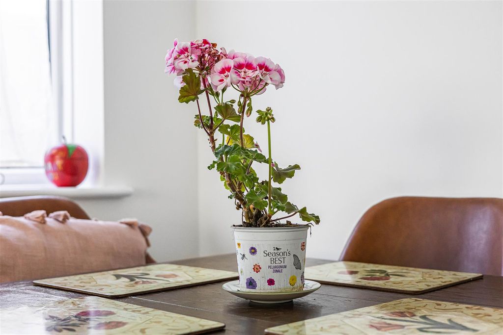 Property photo 3 of 14 15_66899.Jpg