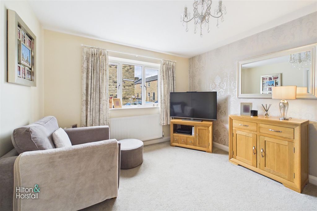 Property photo 2 of 18 Lower Clough Street