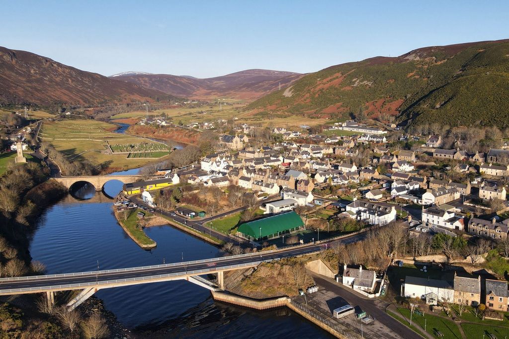 Property photo 2 of 18