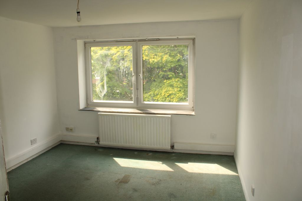 Property photo 3 of 7 Bedroom 1 (2)