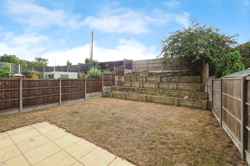 Property photo 2 of 17 Garden