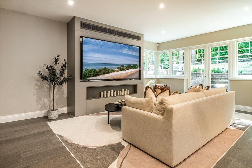 Property photo 2 of 17 Open Plan Livingd