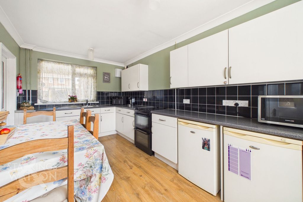 Property photo 3 of 25