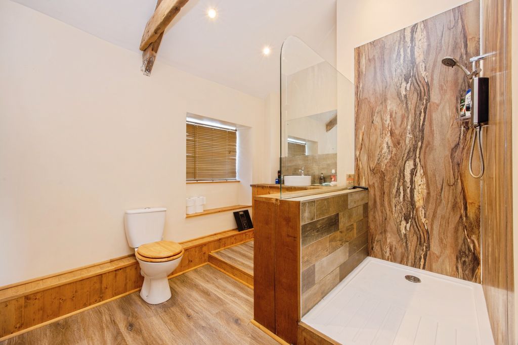 Property photo 2 of 27