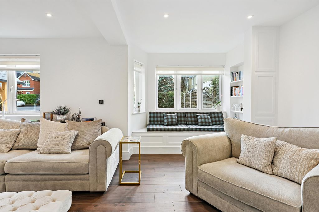 Property photo 3 of 28 Image