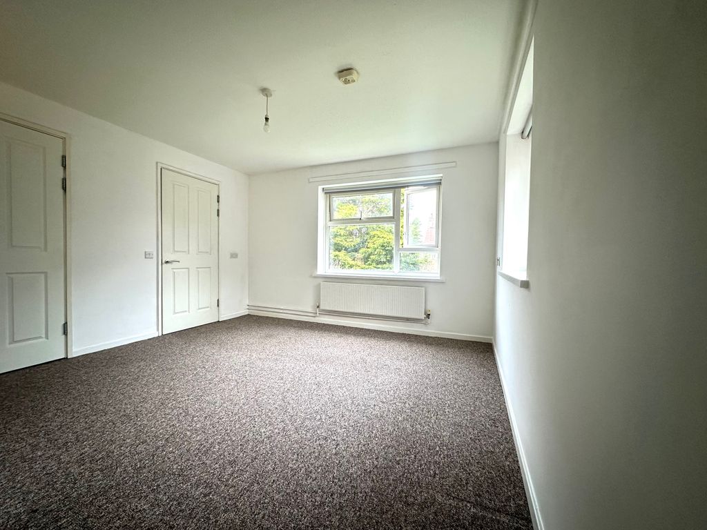Property photo 1 of 7 Living Room