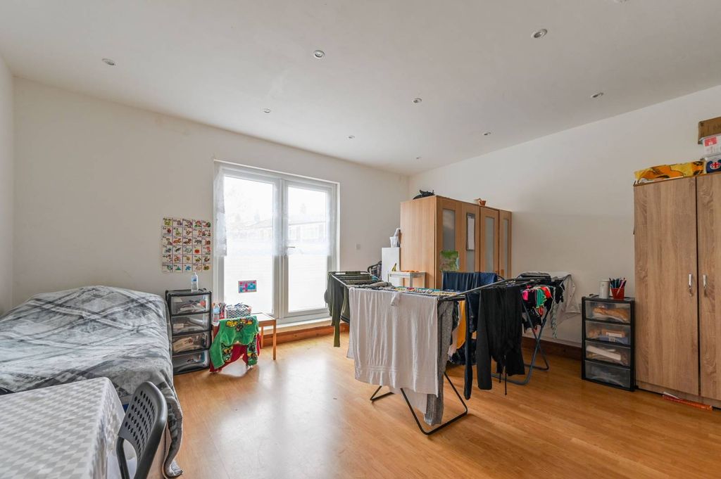 Property photo 2 of 5