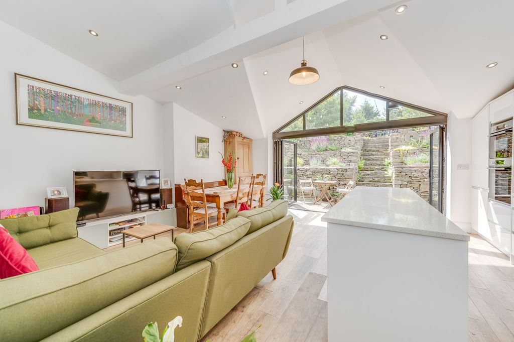 Property photo 1 of 36