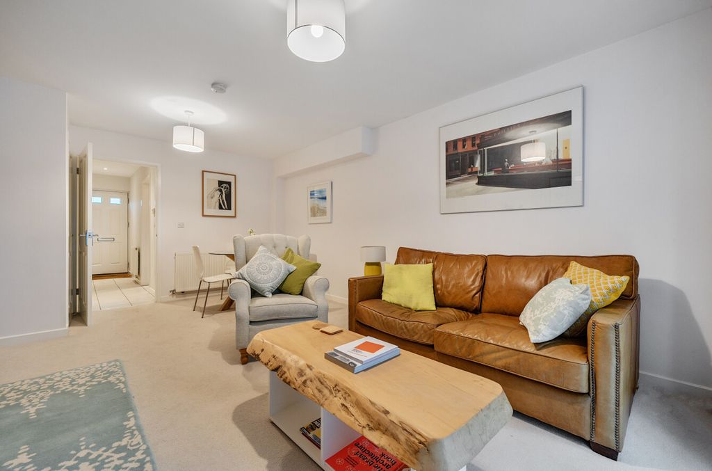 Property photo 3 of 15 1394624-7-694A92d...