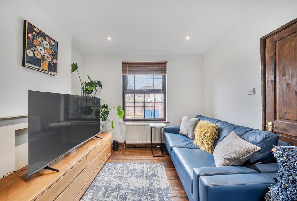 Property photo 2 of 21 1405828-10-698492...