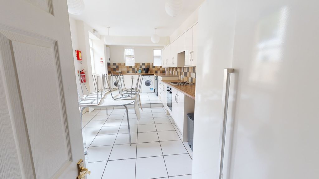 Property photo 2 of 15 26-Cotham-Vale-07022