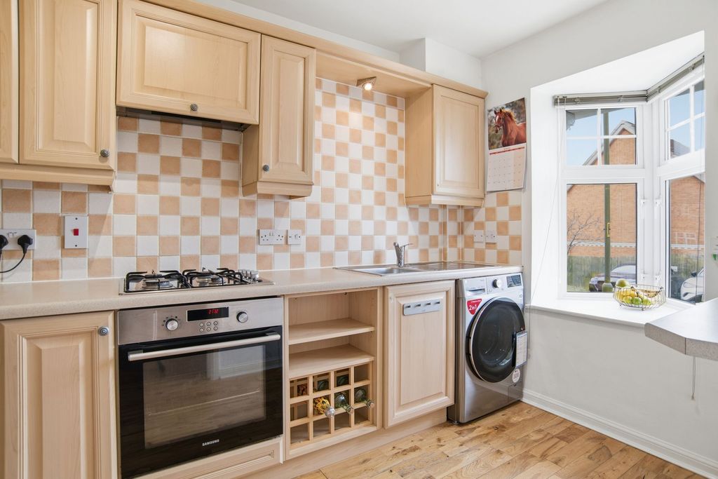 Property photo 3 of 16 Kitchen Area