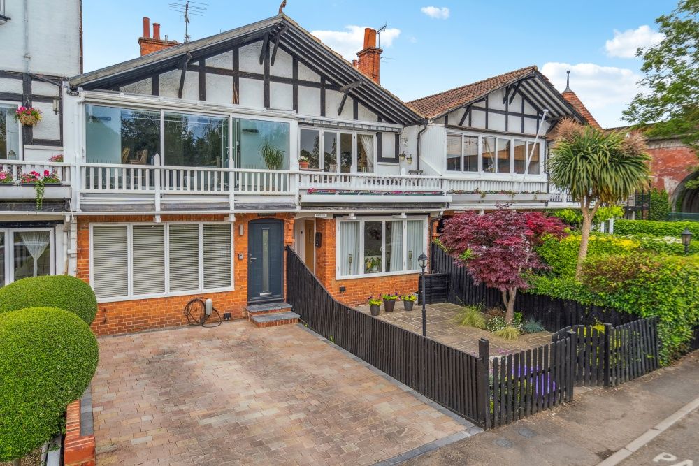 Property photo 1 of 24