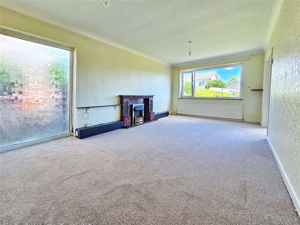 Property photo 2 of 16 Lounge