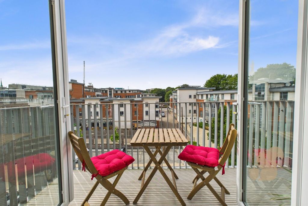 Property photo 2 of 22 Cam05287G0-Pr0129-Still019.Jpg