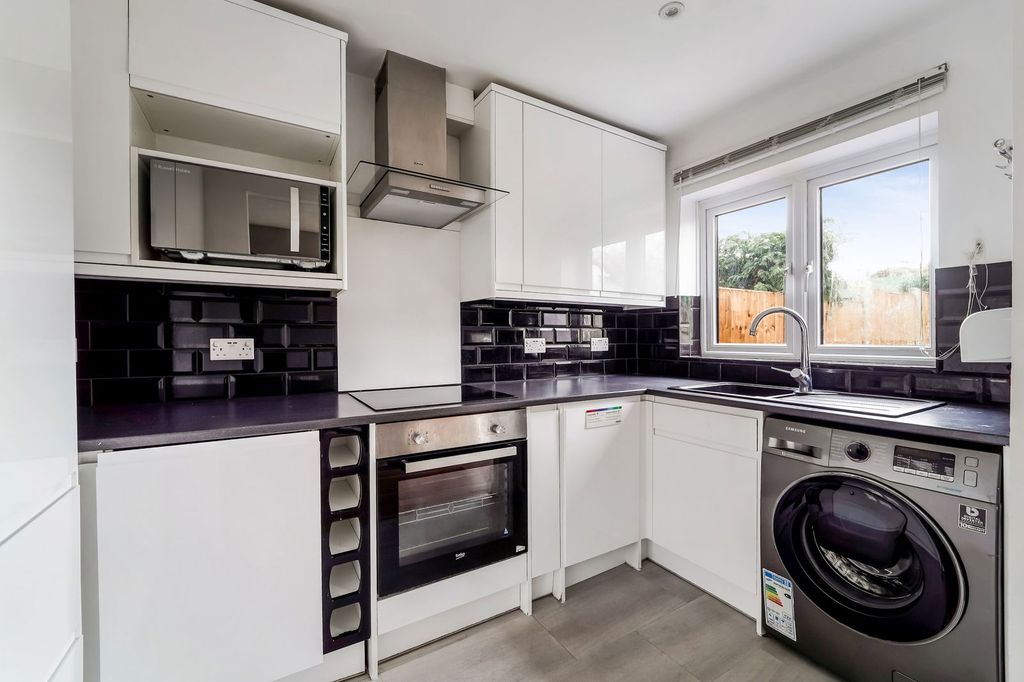 Property photo 2 of 8