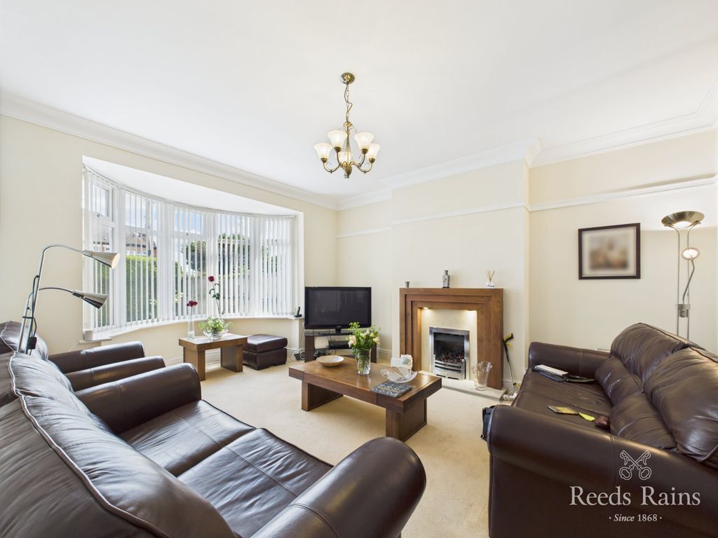 Property photo 2 of 33 Sitting Room