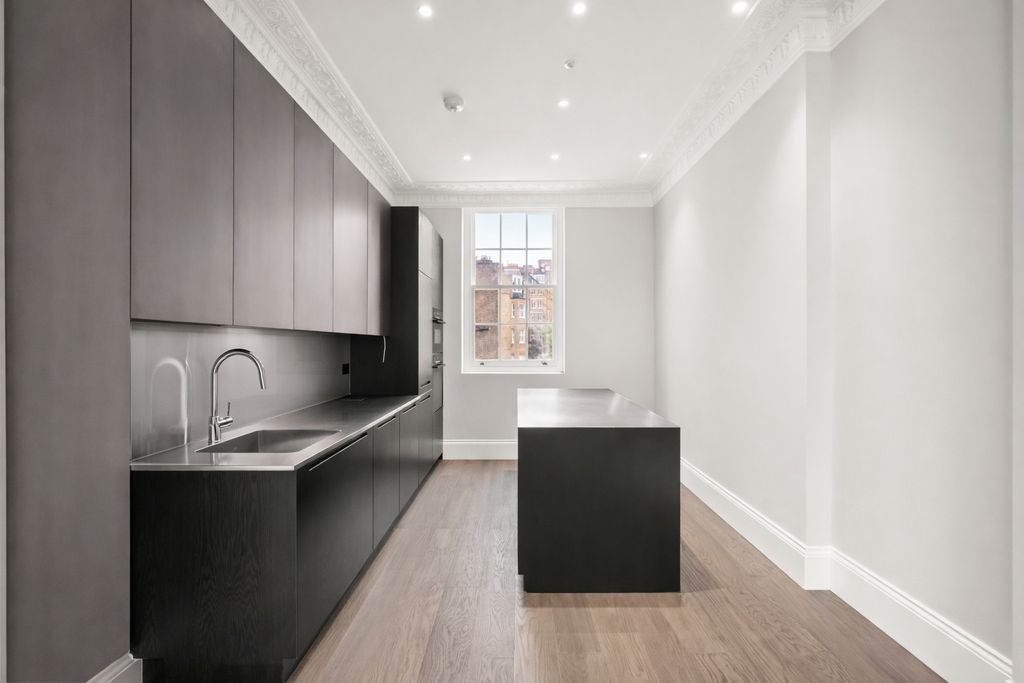 Property photo 2 of 27