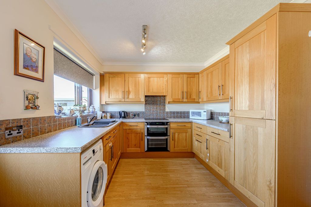 Property photo 3 of 19