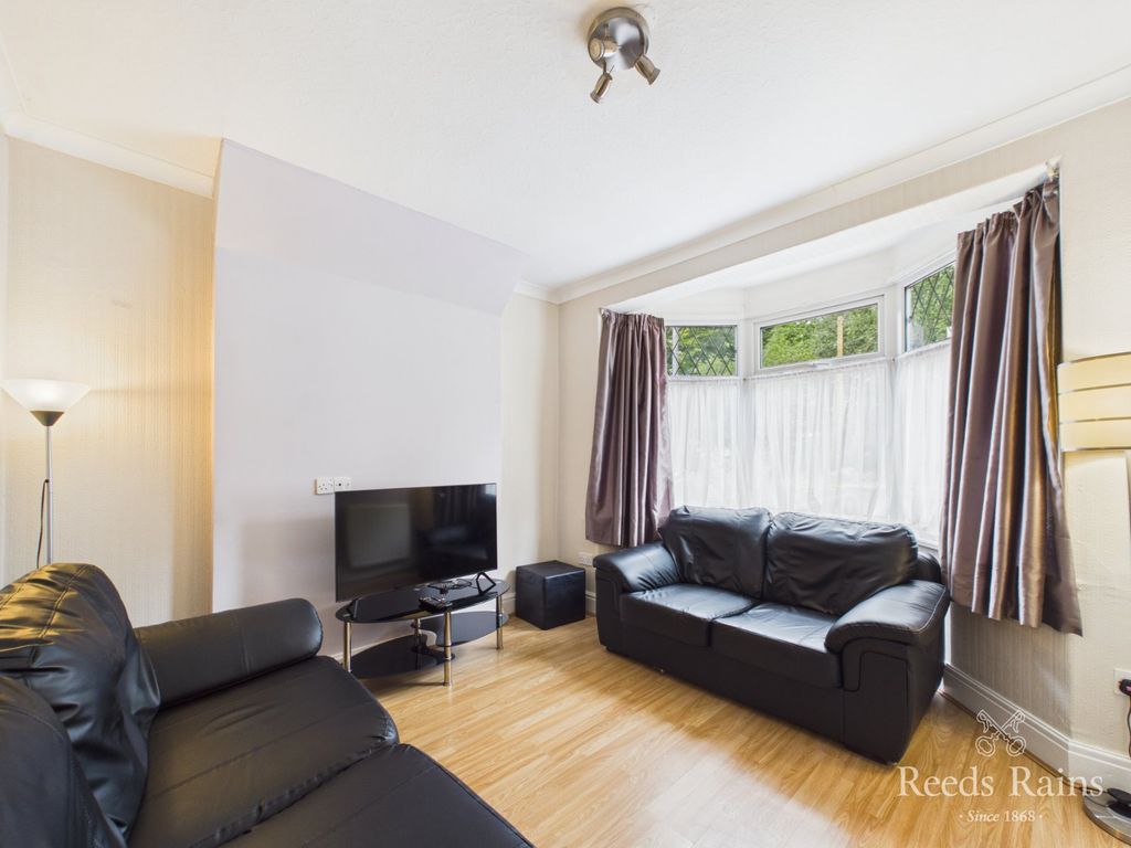 Property photo 3 of 18 Communal Lounge