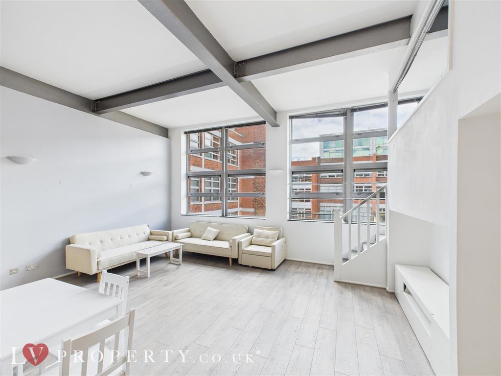 Property photo 2 of 19 Cam05016G0-Pr0078-St