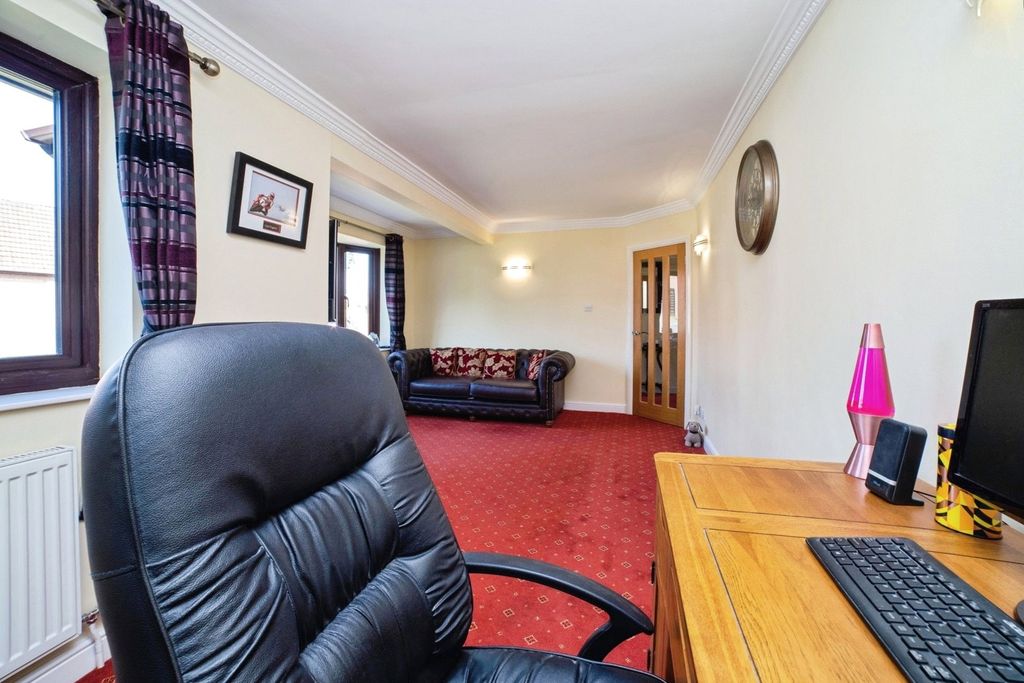 Property photo 3 of 17 Photo
