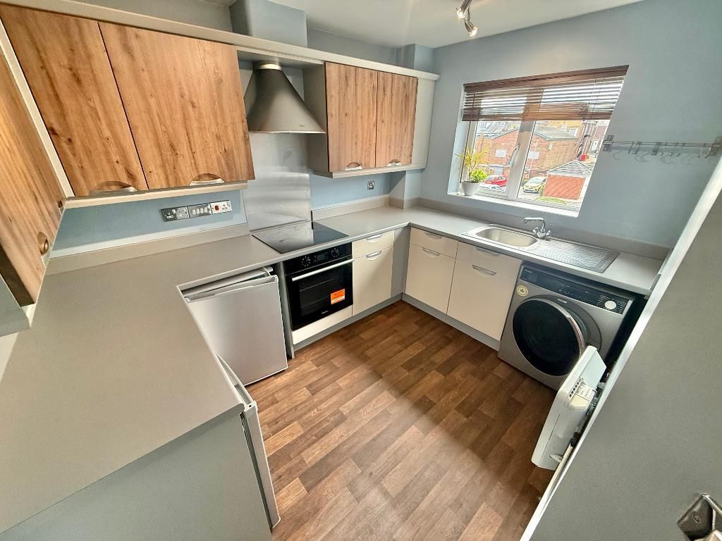 Property photo 2 of 7 Kitchen