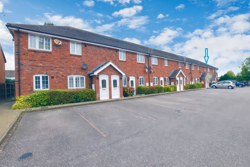 Property photo 3 of 13 Front Aspect 3 Arrow