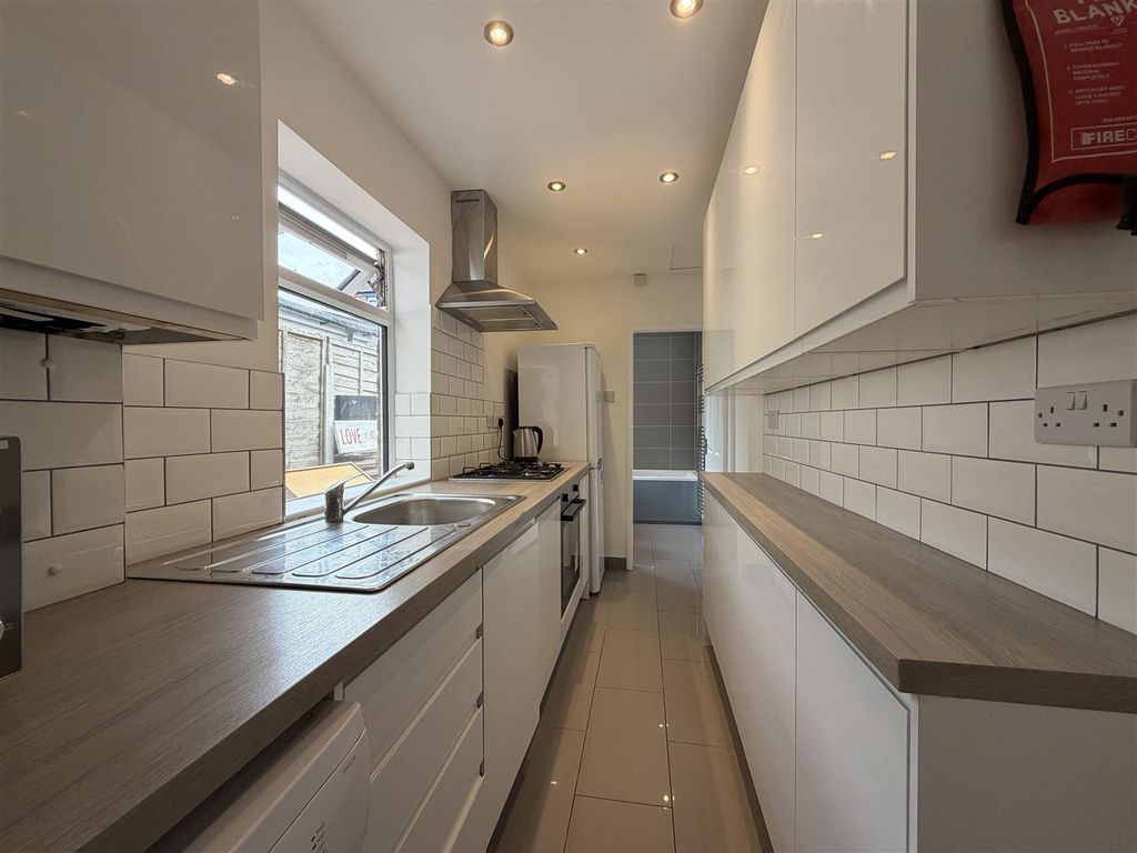 Property photo 1 of 15 Kitchen
