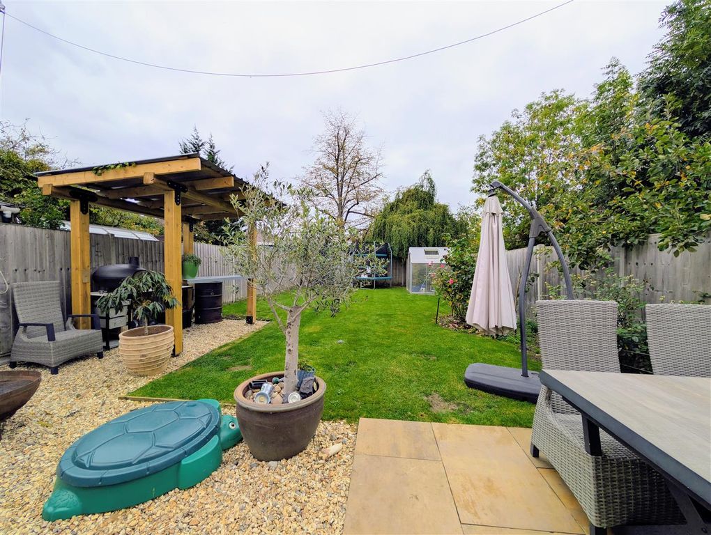 Property photo 2 of 27