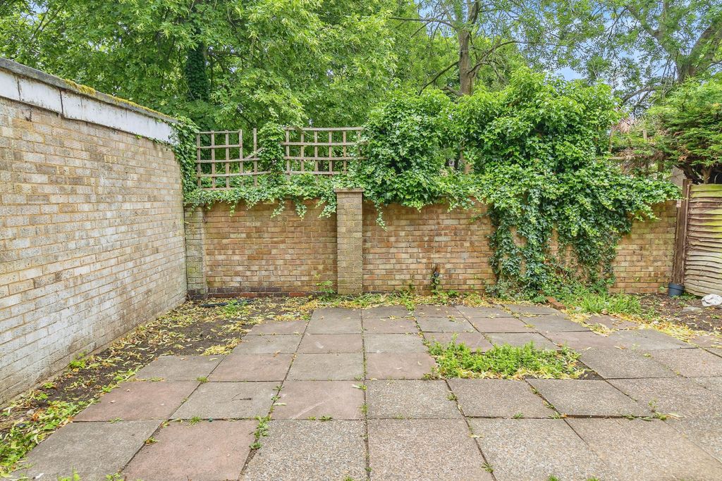 Property photo 3 of 20