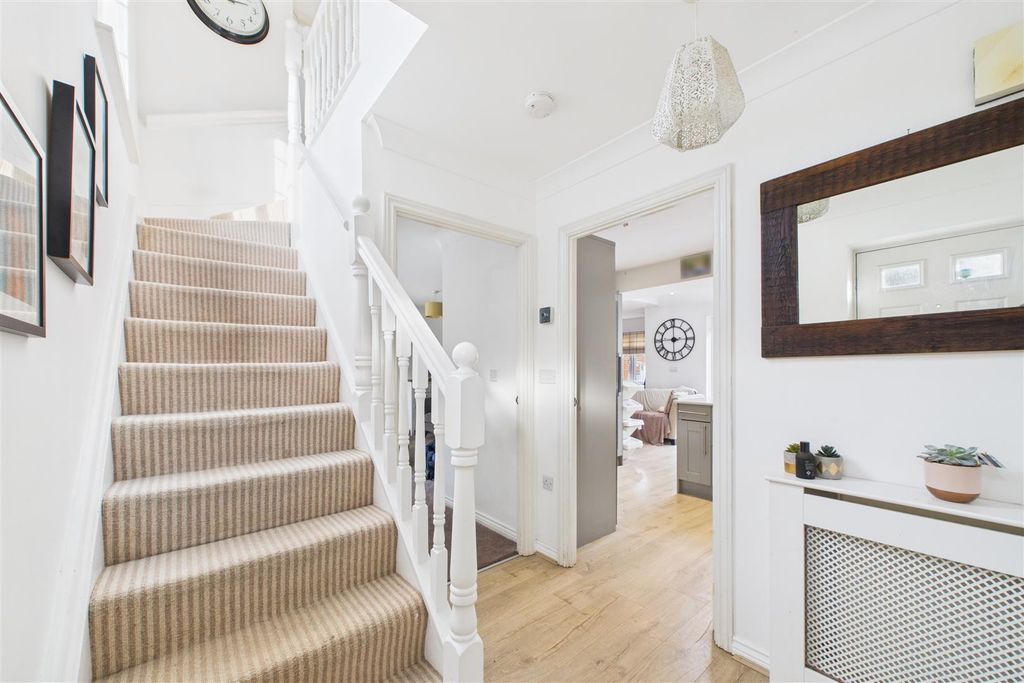 Property photo 2 of 17 Entrance