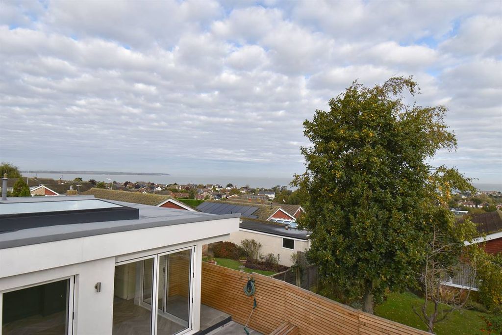 Property photo 3 of 25