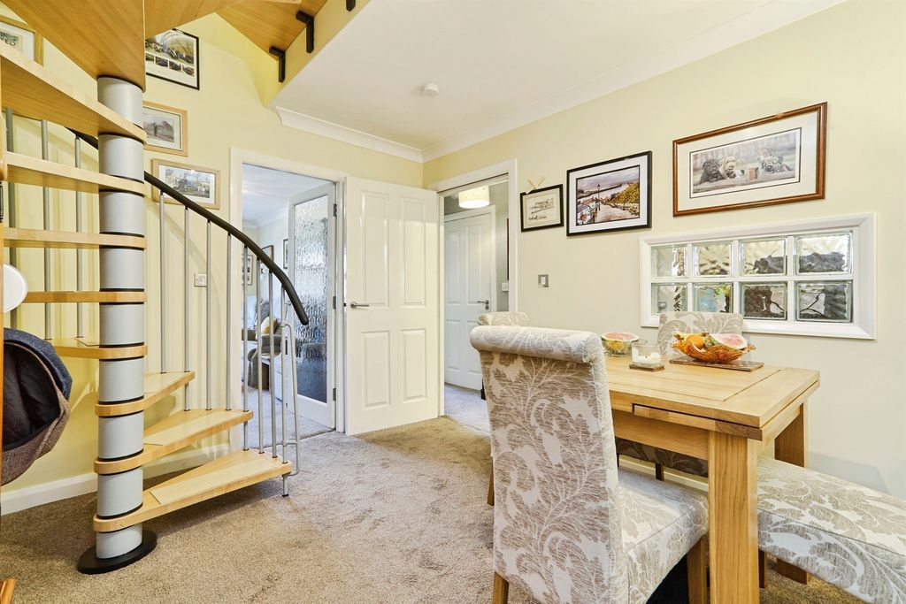 Additional image 5 of 2 bed flat for saleSalters Garden, Pudsey LS28