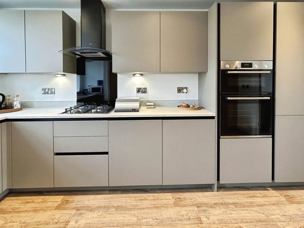 Property photo 3 of 16 Image