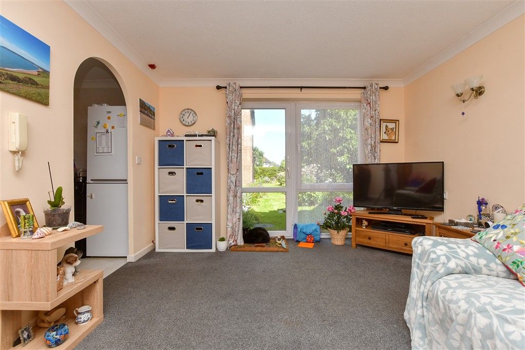 Property photo 1 of 17 Lounge