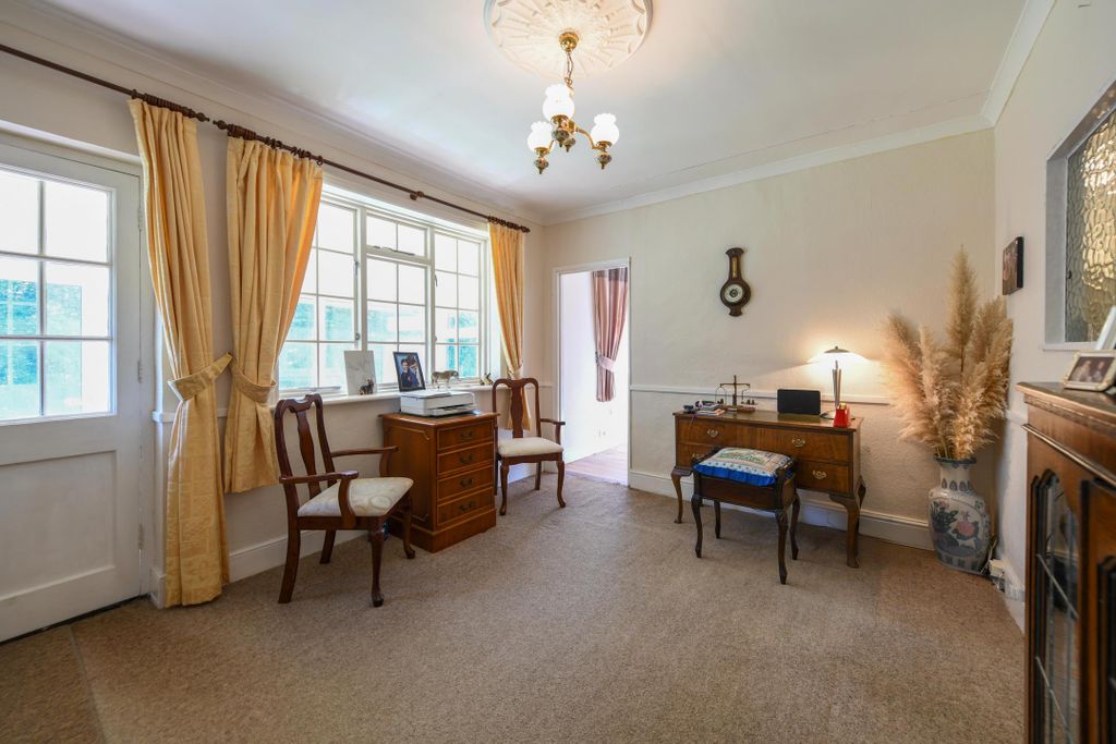 Property photo 3 of 32